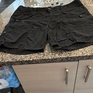 Unionbay Black Women's Cargo Shorts juniors size 17